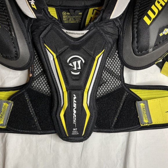 WARRIOR Dynasty Youth Small/medium JR Ice Hockey Shoulder Pads Odour Free - Picture 2 of 8